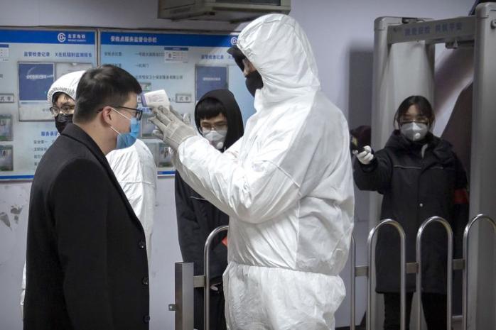 ВООЗ розкритикувала вимірювання температури туристам для боротьби з коронавірусом. Фото: AP