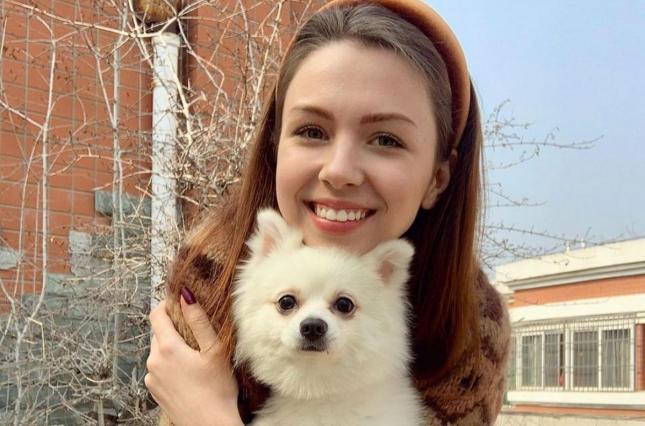Українка відмовилася їхати з Уханя без своєї собаки. Фото: Instagram/nastyazinchenko
