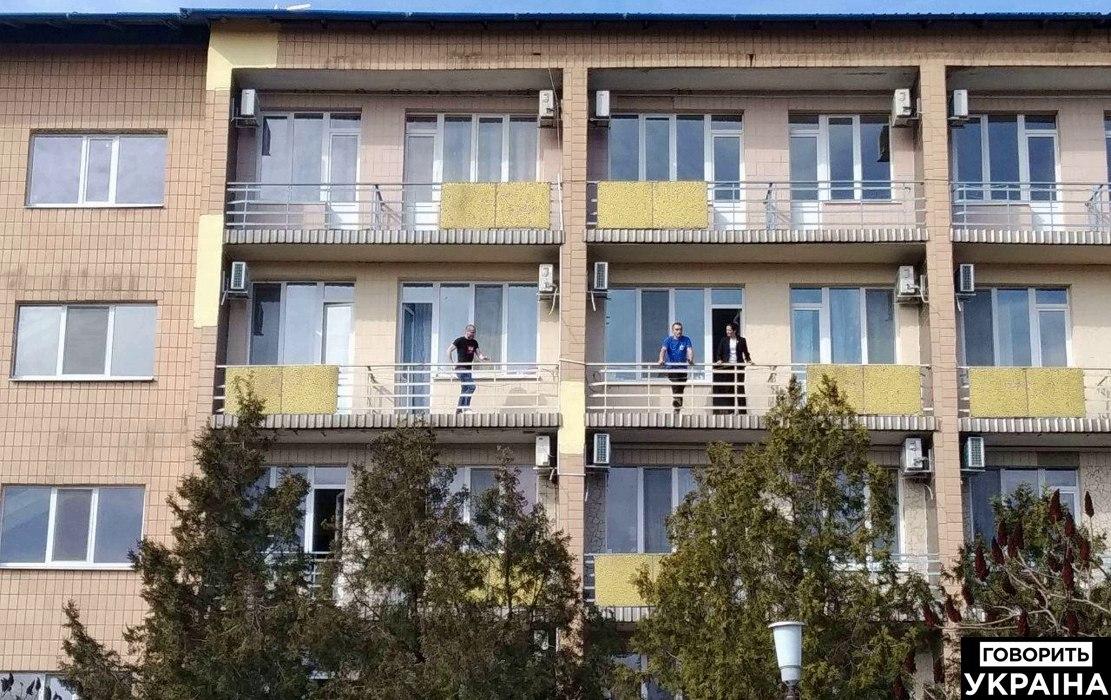 У Нових Санжарах готуються до прибуття Зеленського. Фото: Говорить Україна