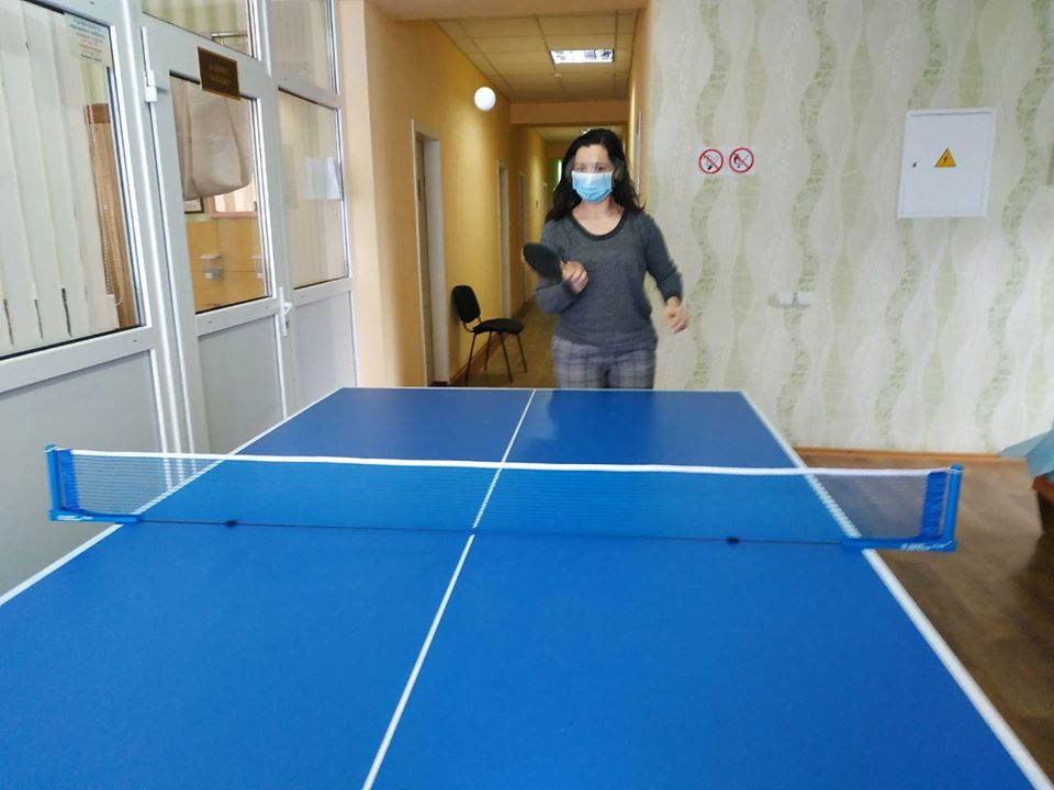 В Новых Санжарах играли в пинг-понг. Фото: Зоряна Скалецкая