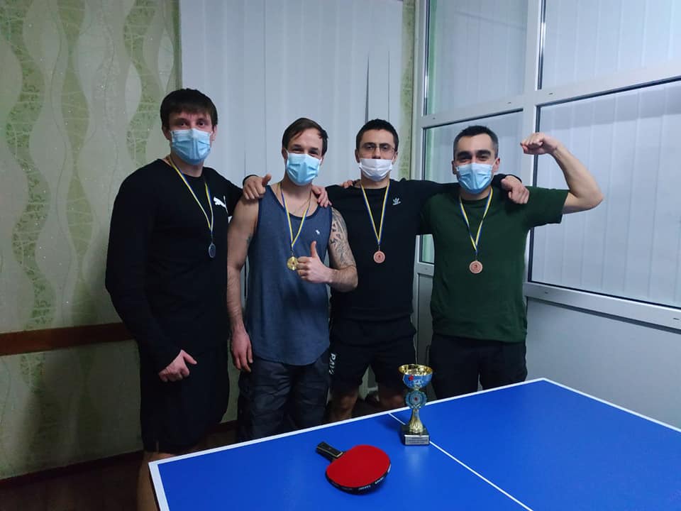 В Новых Санжарах играли в пинг-понг. Фото: Александр Махров