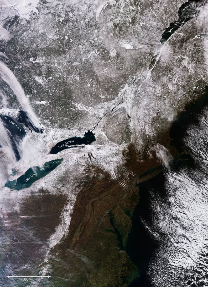 Климатический катаклизм: Великие озера покрылись метровым слоем снега и ледяным одеялом, фото - Fox