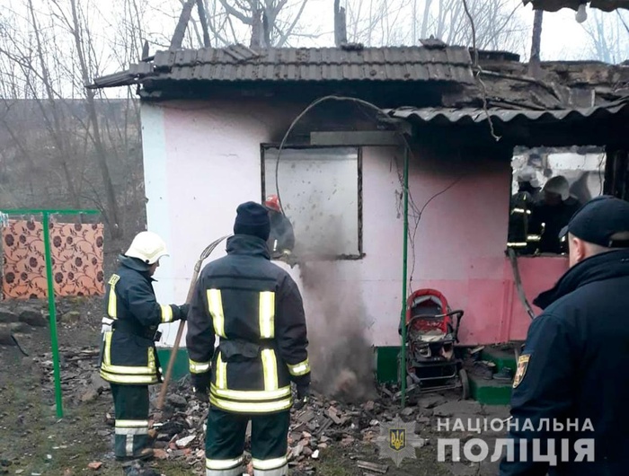 Полицейские расследуют обстоятельства пожара в селе Ленковцы. Фото: Нацполиция