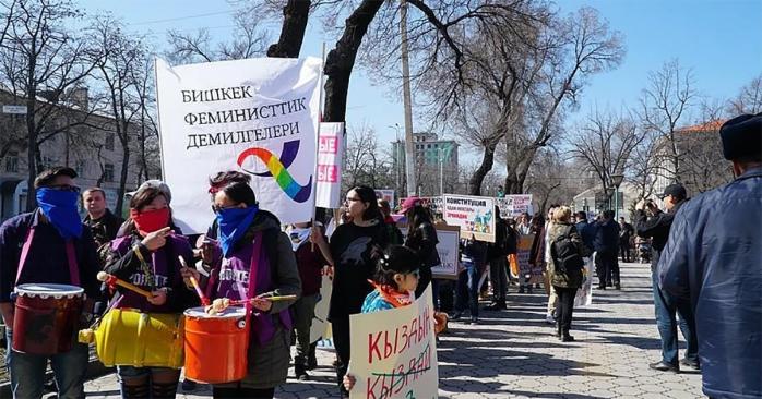 Акция феминисток в Бишкеке. Фото: kp.ru