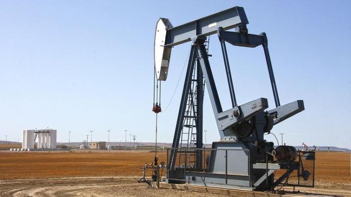 Світові ціни на нафту впали на 31%, Мінфін РФ готується до ціни у 25 дол. за барель, фото — Страна