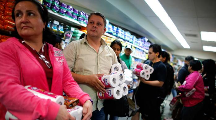 Коронавирусная паника: в Австралии женщины подрались в магазине из-за туалетную бумагу, фото - The Guardian
