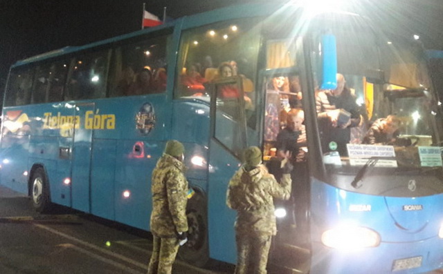 Эвакуация украинцев. Фото: Госпогранслужба