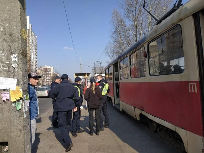 В Киеве водитель трамвая вызвал полицию. Фото: УП