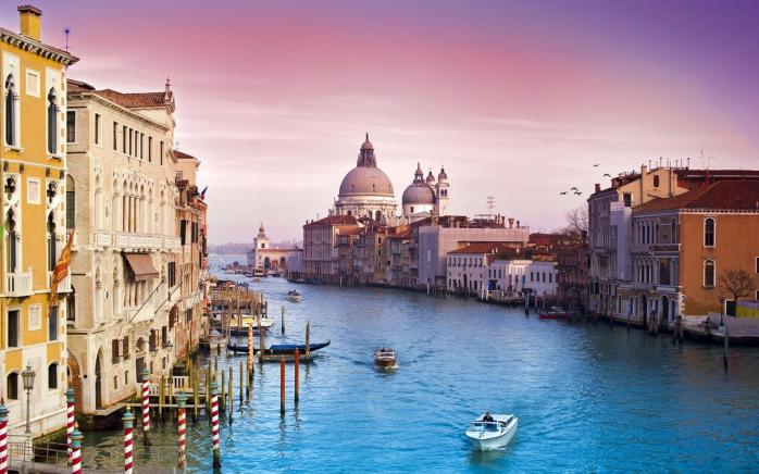 Карантин в Италии сделал прозрачной воду в Венеции. Фото: weatlas
