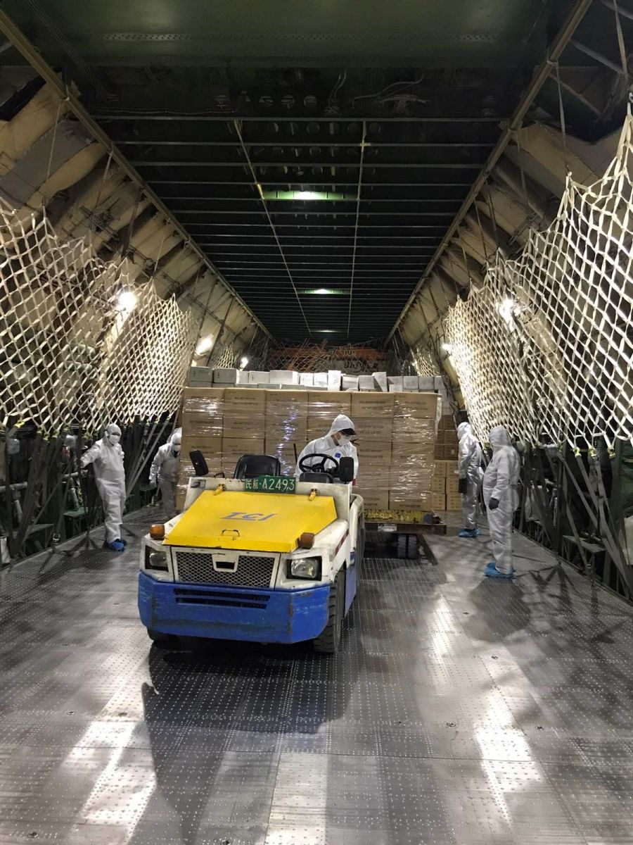 Український літак доставив медикаменти до Словаччини, фото: NATO Support and Procurement Agency