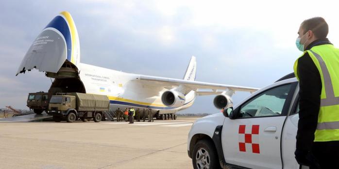 Украинский самолет доставил медикаменты в Словакию, фото: Slovakia in NATO