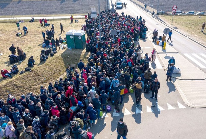 Тисячі українців застрягли у чергах на польсько-українському кордоні. Фото: Facebook
