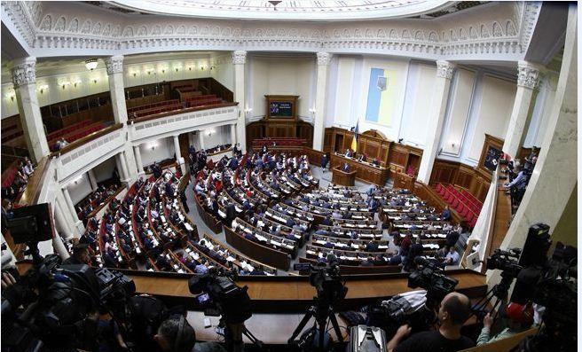 Рада сегодня рассмотрит отставки руководителей Минздрава и Минфина, а также сокращение госбюджета, фото — "РБК-Украина"