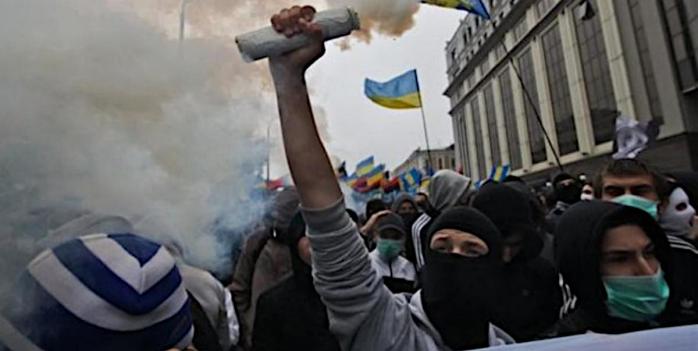 В Украине могут ограничить митинги у судов, фото: Liga.NET