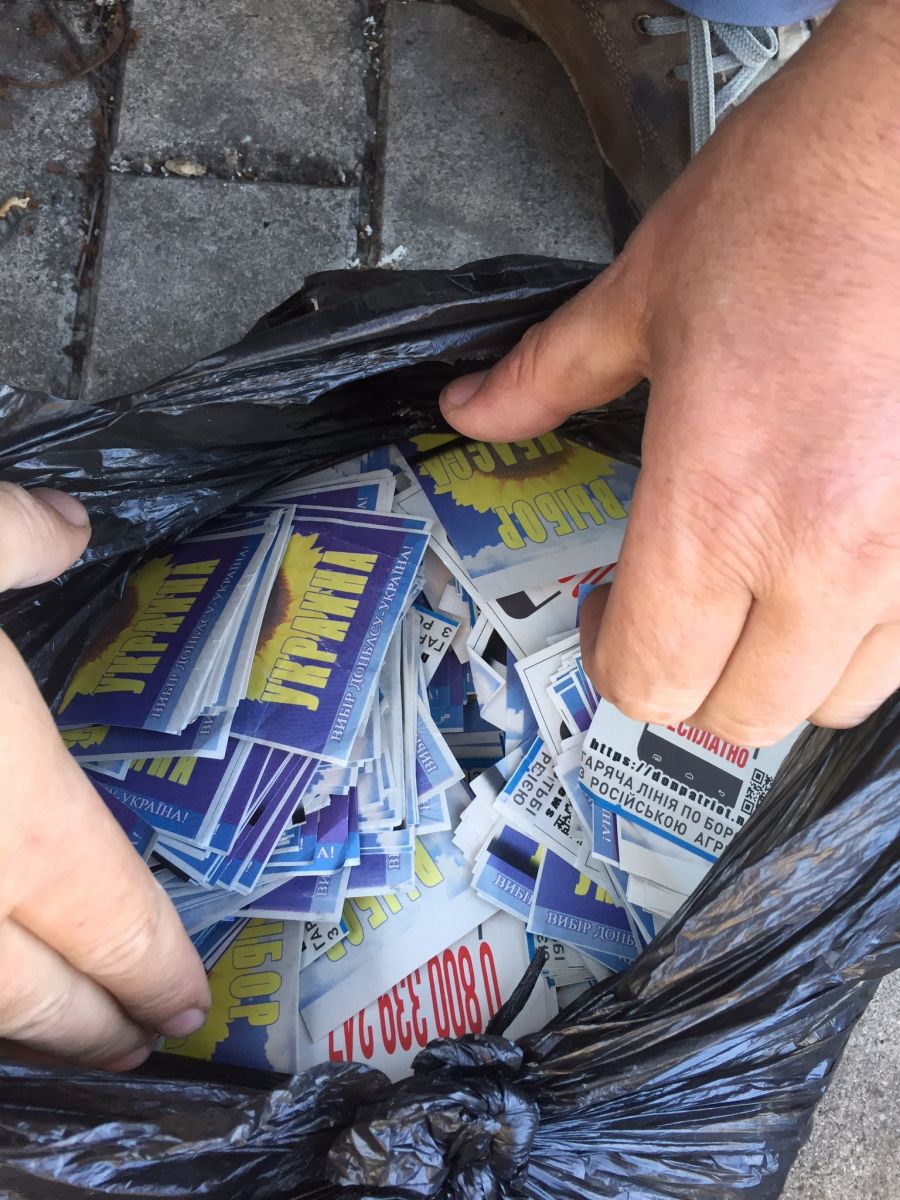 Активісти відправили посилки в окупований Донецьк. Фото: «Скажений Оскар» у Twitter