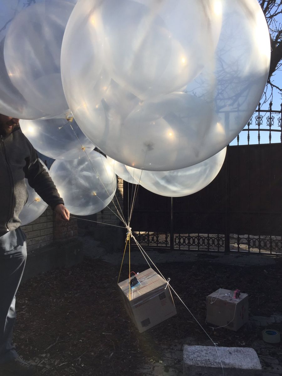 Активисты отправили посылки в оккупированный Донецк. Фото: «Бешеный Оскар» в Twitter