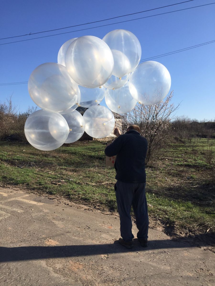 Активісти відправили посилки в окупований Донецьк. Фото: «Скажений Оскар» у Twitter