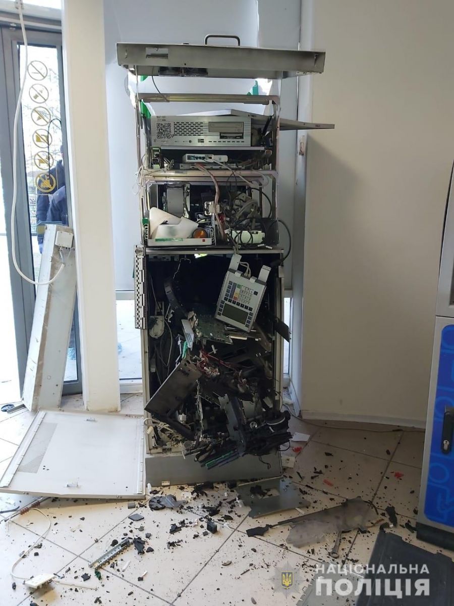 В Харькове злоумышленники подорвали банкомат. Фото: Нацполиция