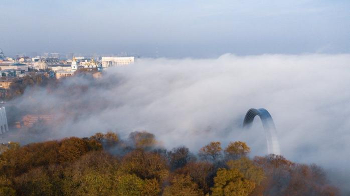 Киев накрыло смогом от лесных пожаров. Фото: ukraina.ru