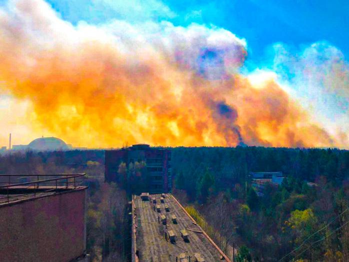 Пожежа в Чорнобильській зоні дісталася Прип’яті. Фото: Ярослав Ємельяненко