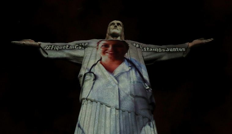 Новини Бразилії: на Великдень статую Христа в Ріо перетворили у лікаря, фото — https://ainews.kz