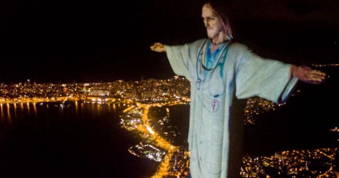 Новини Бразилії: на Великдень статую Христа в Ріо перетворили у лікаря, фото — newkuban.ru