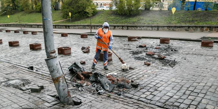Вчера на аллее Героев Небесной Сотни пострадала историческая памятка, фото: Музей Майдана