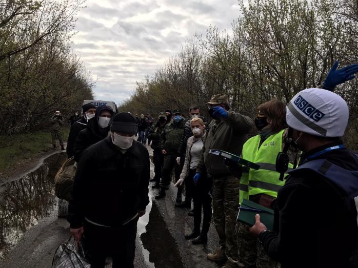 На Донбассе начался обмен пленными между Украиной и ОРДЛО