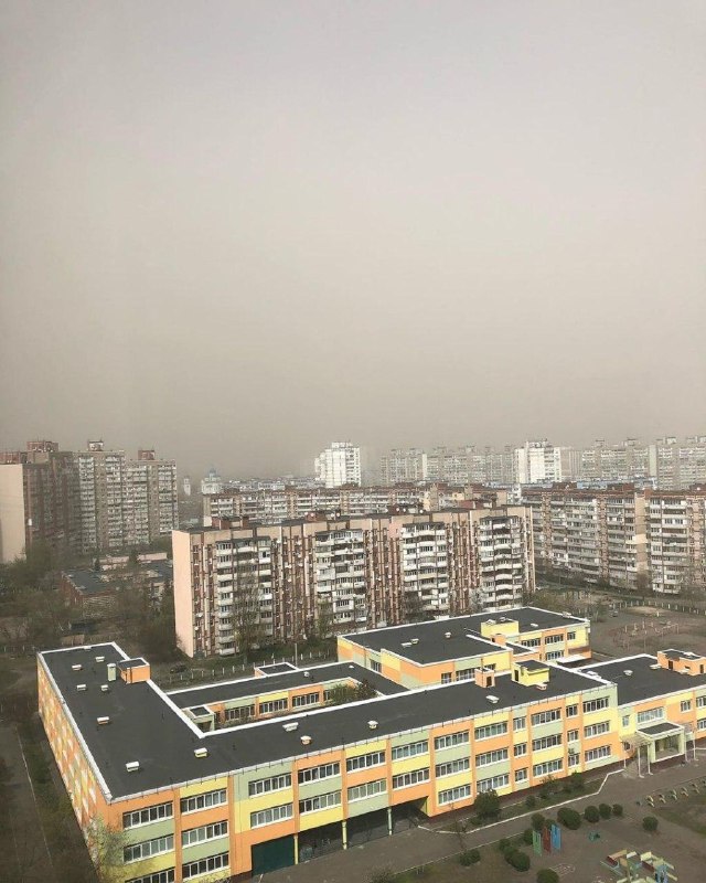 Песчаная буря в Киеве: объявлено штормовое предупреждение, появились фото и видео