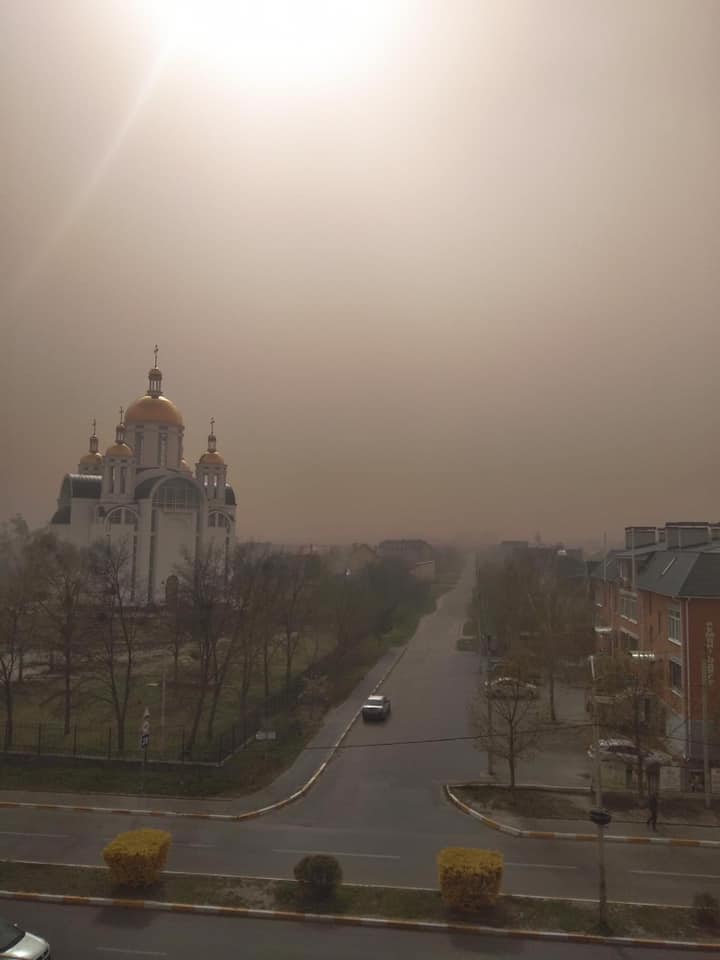 Пилова буря у Києві: оголошено штормове попередження, з’явилися фото і відео