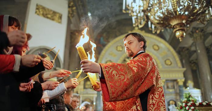 Богослужіння на Великдень. Фото: gazeta.spb.ru