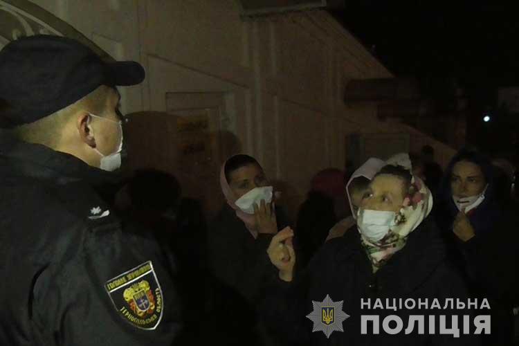 Поліція виявила масові порушення у Почаївській лаврі. Фото: Нацполіція