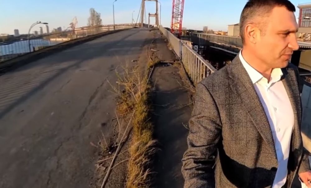 Строительство моста. Скриншот из видео: bigkyiv.com.ua
