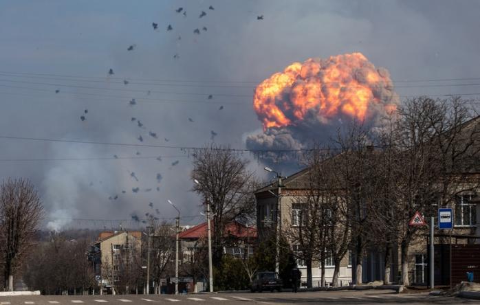 Пожар на военных складах в Балаклее. Фото: Апостроф
