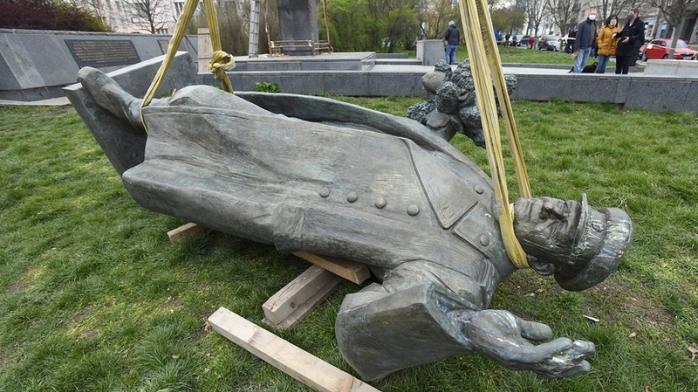 Спецслужбы РФ планировали отравить чешских чиновников из-за сноса памятника Коневу в Праге. Фото: RT