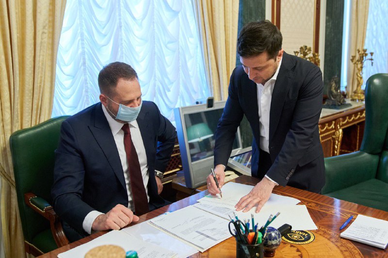 Офіс Зеленського оприлюднив дивне фото президента і Єрмака: з’явилася реакція соцмереж