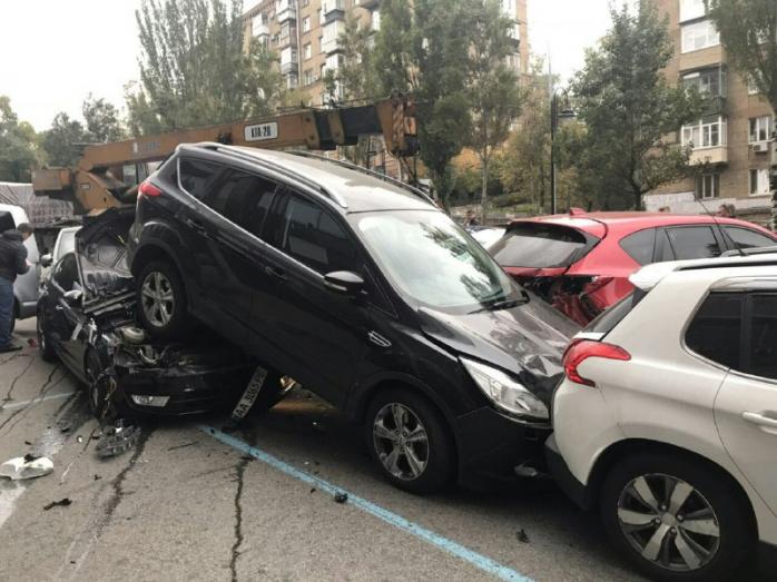 ДТП в Киеве: столкнулись сразу семь автомобилей, фото — Апостроф