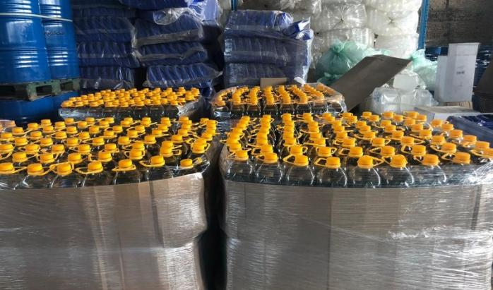 Шахраї на Київщині продавали підроблені антисептики. Фото: СБУ