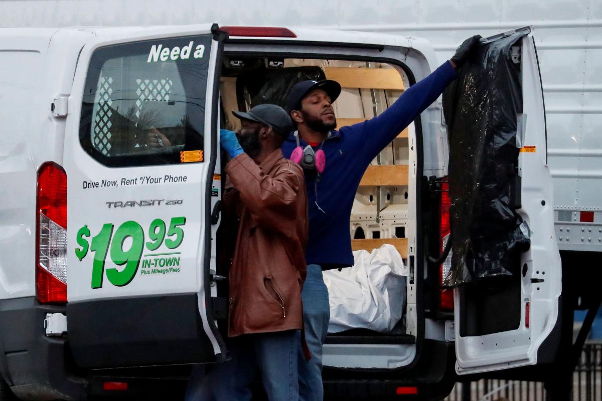 У Нью-Йорку знайшли вантажівки з трупами. Фото: Reuters
