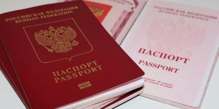 Росія продовжує роздавати свої паспорти на окупованих територіях