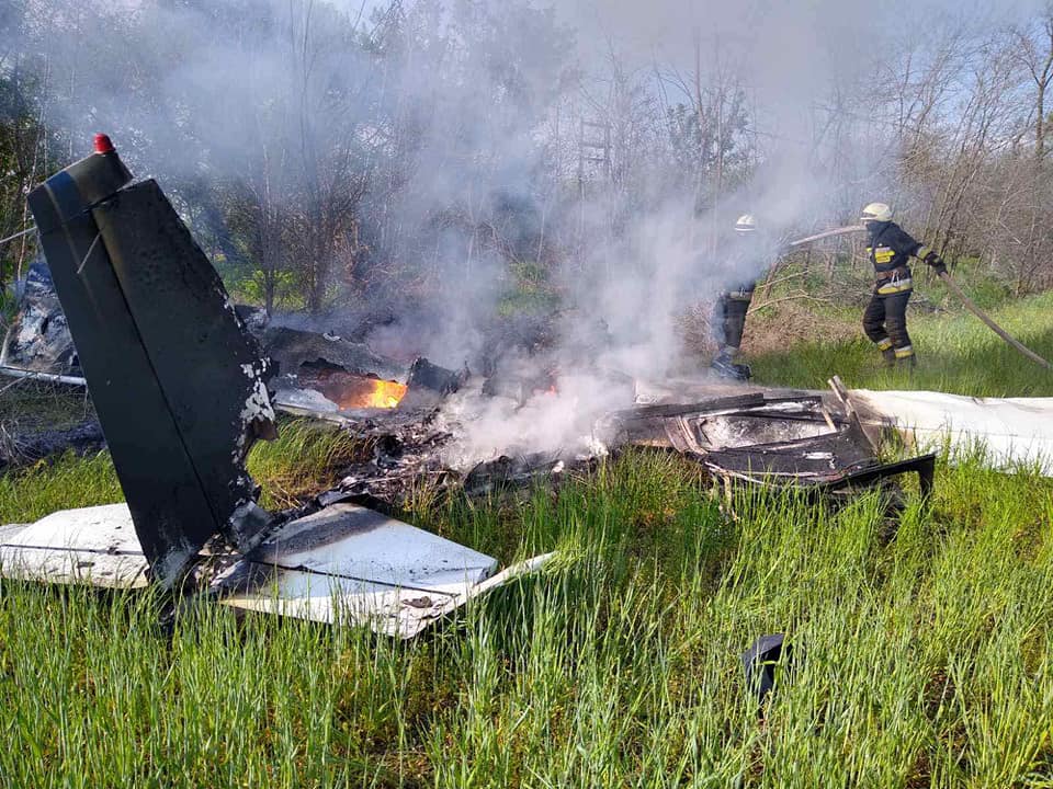 В Днепропетровской области разбился самолет, есть жертвы. Фото: ГСЧС
