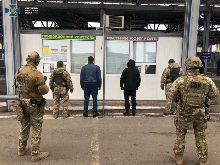 В Сумской области пограничники собирали «дань» за пересечение границы. Фото: СБУ