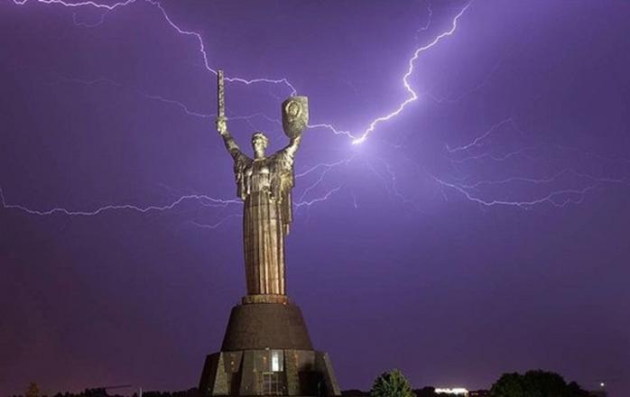 В Киеве объявлено штормовое предупреждение. Фото: Взгляд