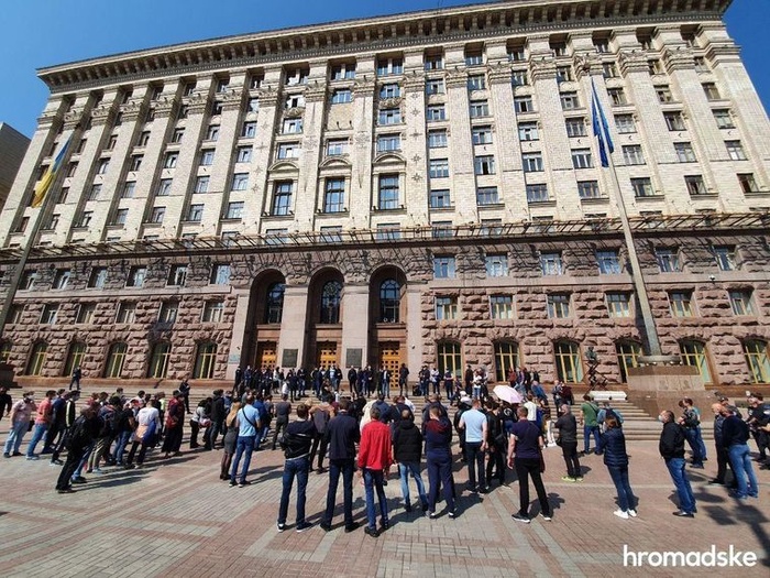 Кофейничать в парках позволил Кличко после митинга бизнесменов под КГГА. Фото: hromadske.ua