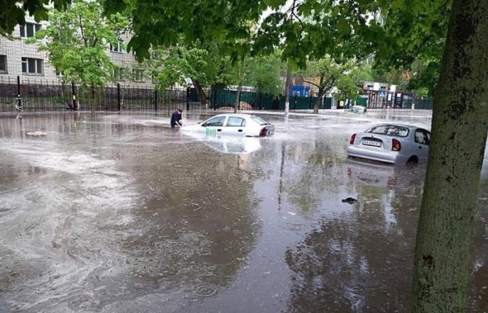 Київ знову накриють сильні зливи, можливе затоплення вулиць. Фото: Klymenko Time