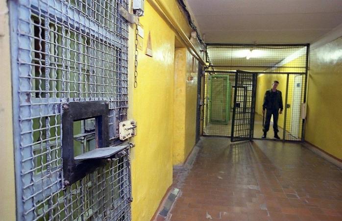Пытки в СИЗО: в Кропивницком били задержанных, требуя признаться в разбое, фото — Слово і діло