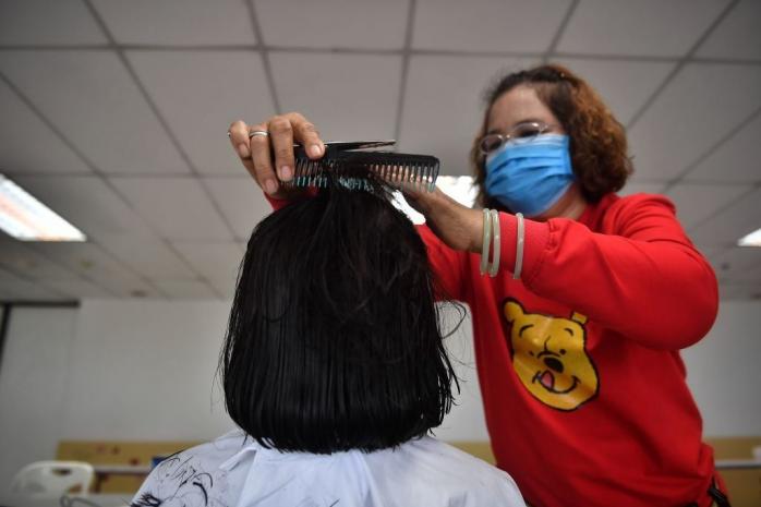 Режим суворої ізоляції: заступник міністра розповів, як працюватимуть перукарні після карантину, фото — BBC