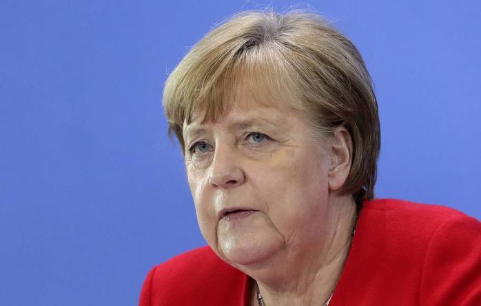 Меркель осторожно открывает Германию: в ФРГ снова смягчили карантин, фото — AP