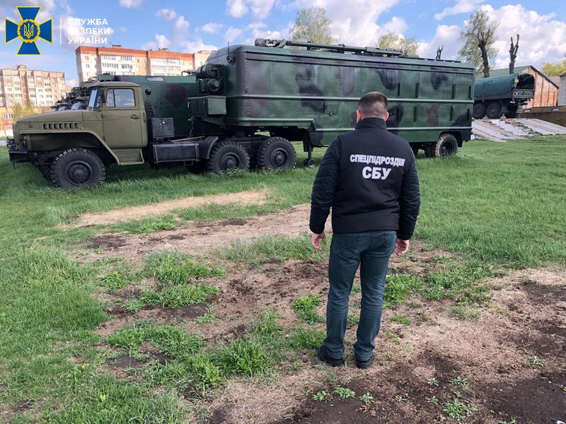 В Хмельницком задержали вора запчастей к военной технике. Фото: СБУ