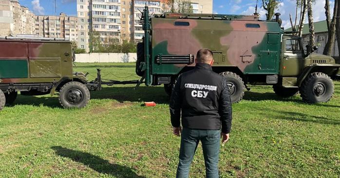 У Хмельницькому затримали крадія запчастин до військової техніки. Фото: СБУ